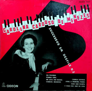 Carolina Cardoso de Menezes – Sucessos Em Desfile Nº2